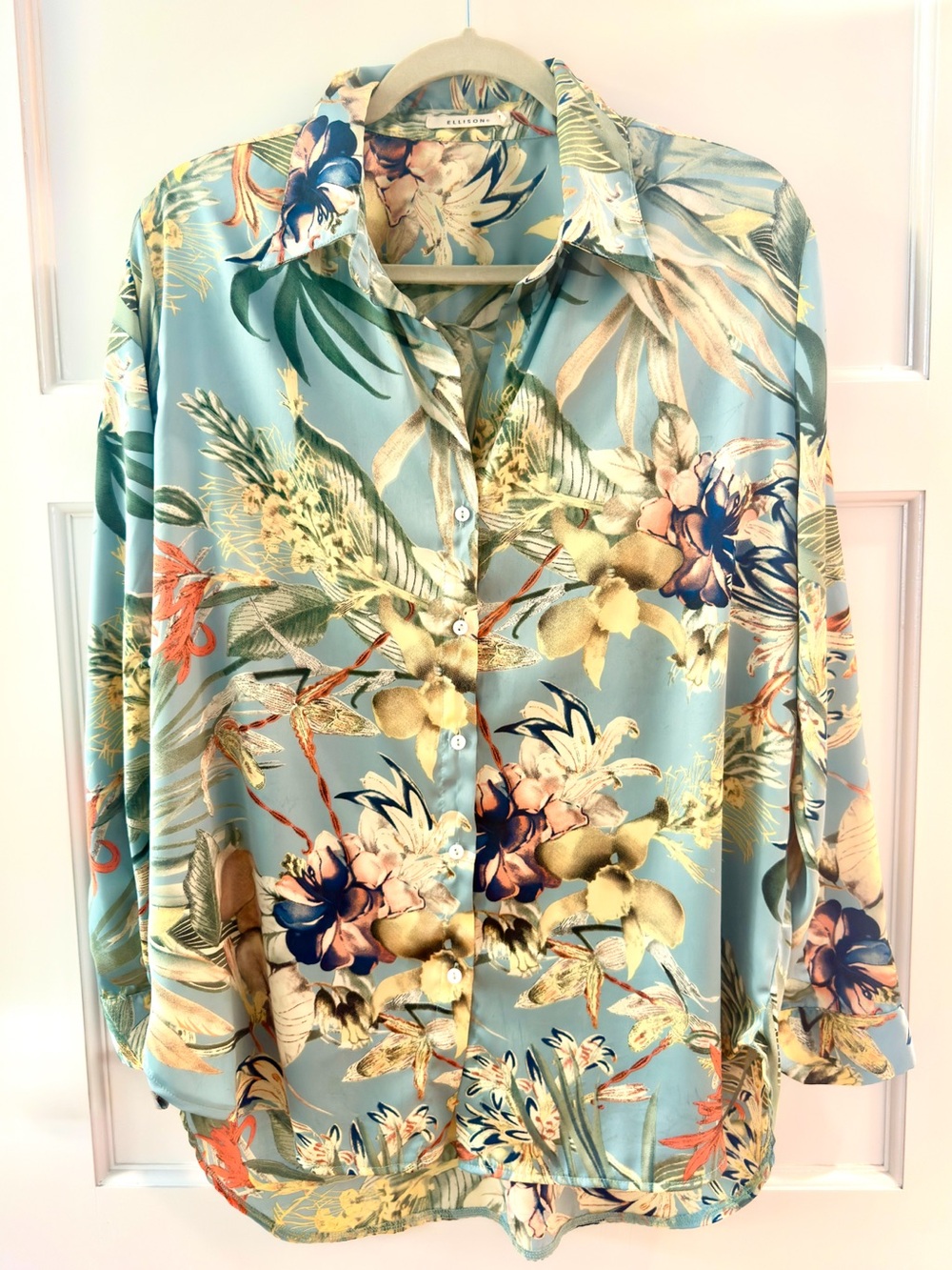 Ellison Tropical Floral Button-Up Blouse in Light Aqua
Size 12